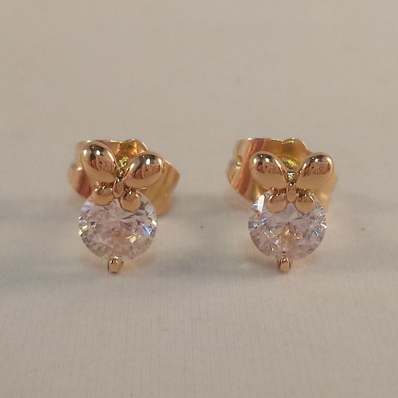 18K Yellow Gold Plated Diamond Zircon Butterfly Stud Earrings .66ctw AAA Gift - Picture 3 of 6